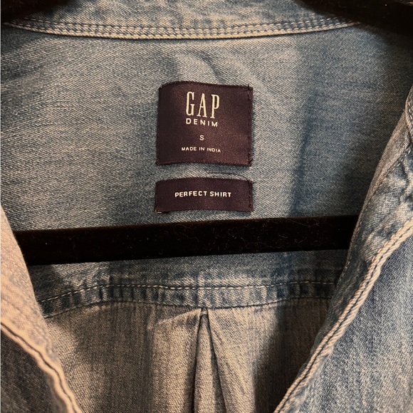 GAP Denim Perfect Shirt - Picture 2 of 2